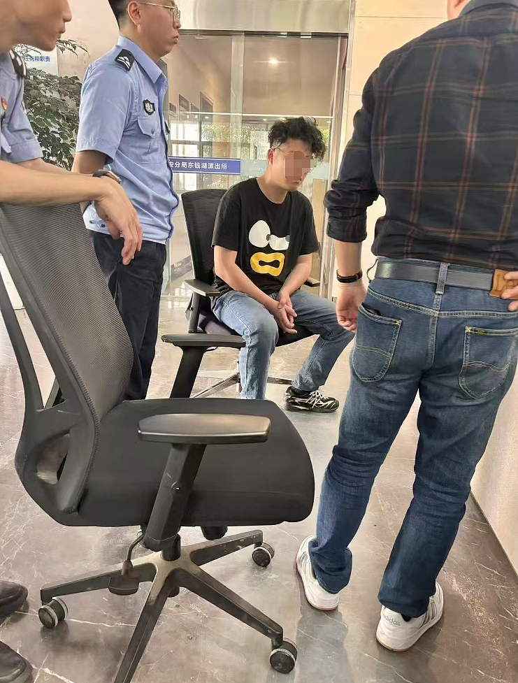 男生口嗨和美女吃饭就能车上约会20次,当事人亲自下场曝真相看完真解气!(组图) - 7
