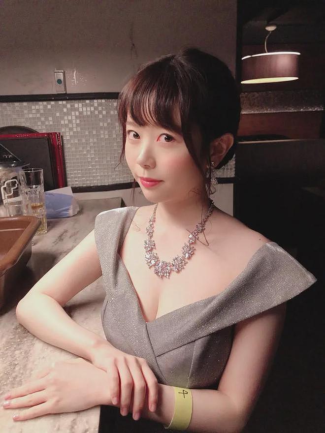 【美女】童颜巨乳12岁发育,身材被同学嘲笑,却没想到日后成了她的利器...(组图) - 2