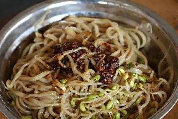 在面馆接受客户宴请,两名客户经理各被罚款3000元(组图) - 2