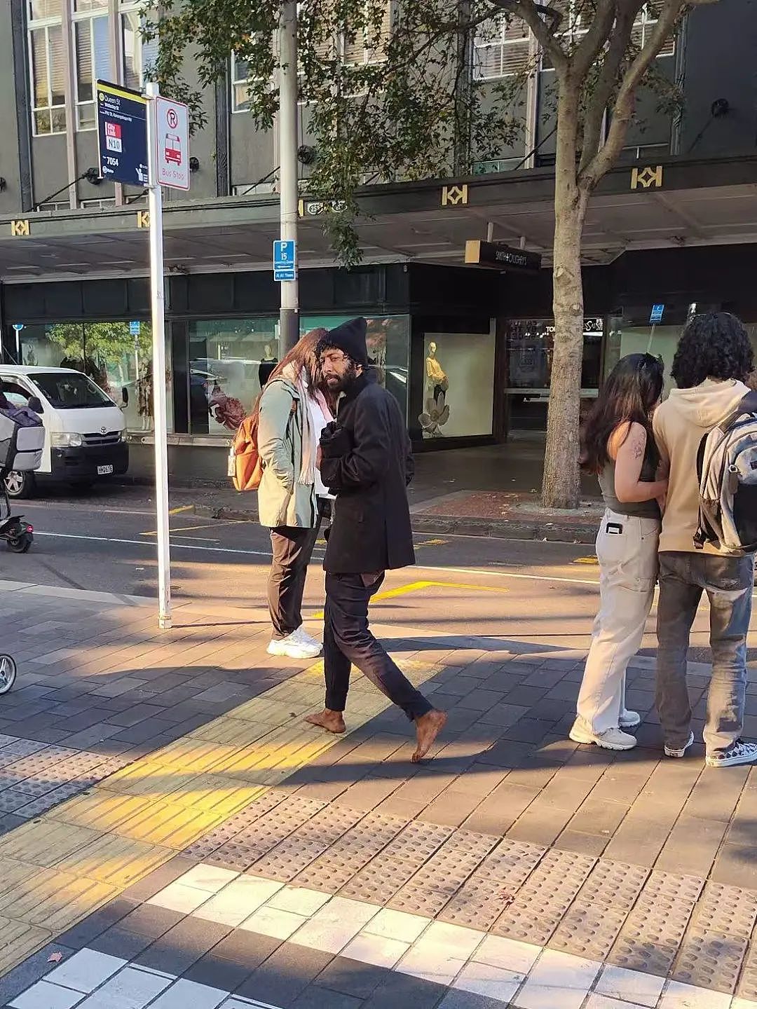华人大白天在奥克兰CBD，被人从背后猛击头部，毫无防备！来新西兰10年，安全感没了....（组图） - 2