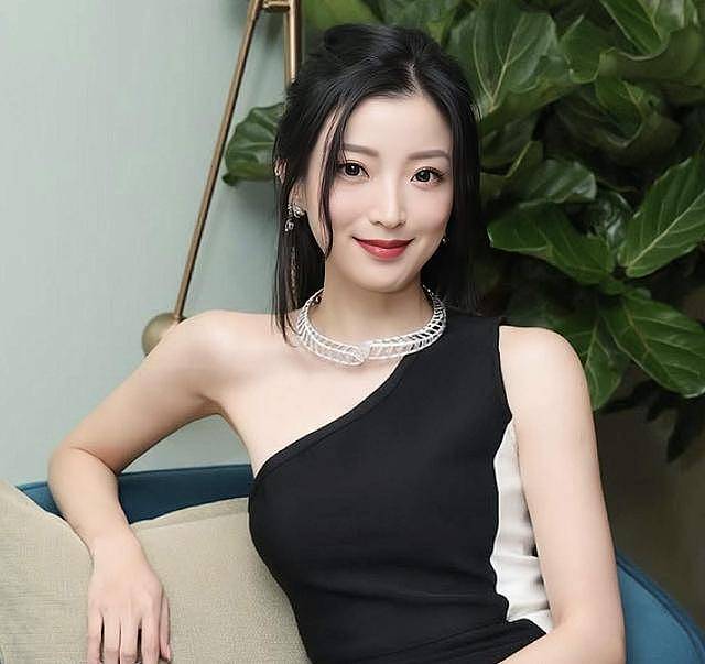 恭喜！香港名媛再婚嫁外籍俊男，卷亲热照风波（组图） - 5