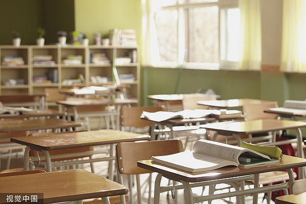 英副校长竟是色狼!把女学生叫到办公室强逼口交(组图) - 2
