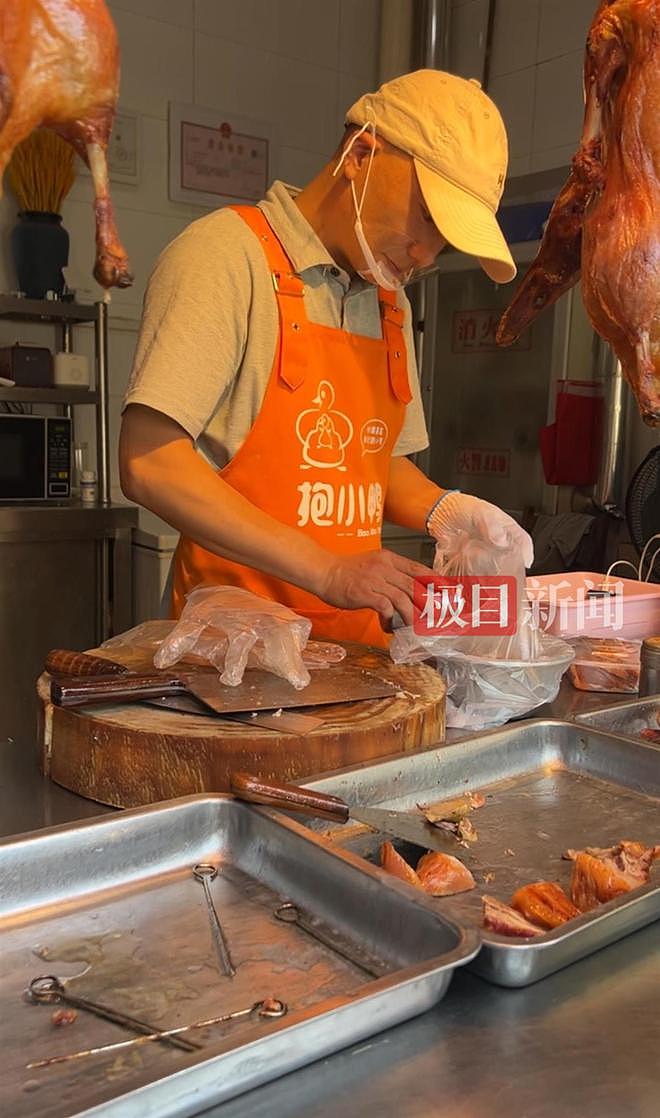 写“打枣”陪考告示走红的烤鸭店恢复营业,店主:女儿考得还行,过几天会请吃“状元鸭”(组图) - 1