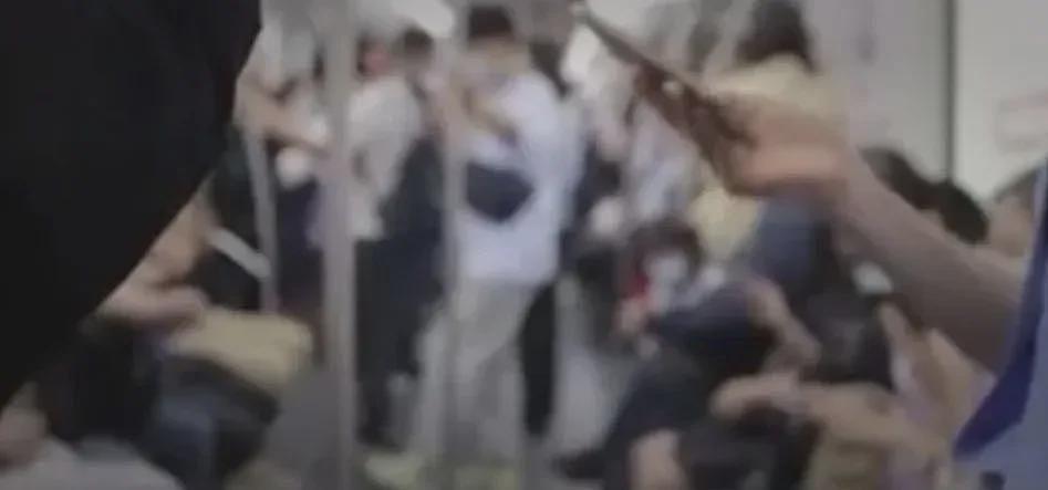 男子地铁吃花生扔壳向劝阻者索赔3万，法院：不用赔（组图） - 4