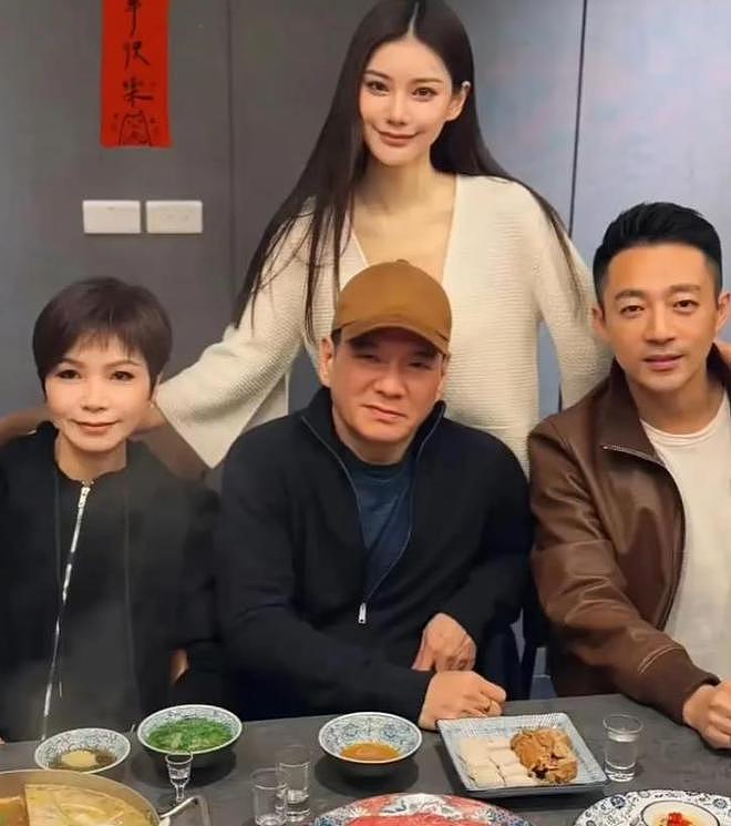 马筱梅妈妈给玥儿煲鸡汤,照料她生活起居,玥儿逐渐脱离大S家人(组图) - 3