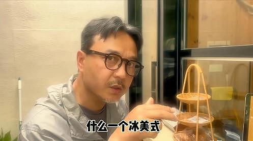 汪涵约周笔畅咖啡店叙旧,眼袋好大长了老年斑,两人坐街边像父女(组图) - 20