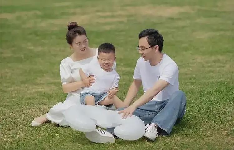 儿子未满2岁，妻子借贷养情夫！四川男子崩溃自杀，警方通报来了（组图） - 2