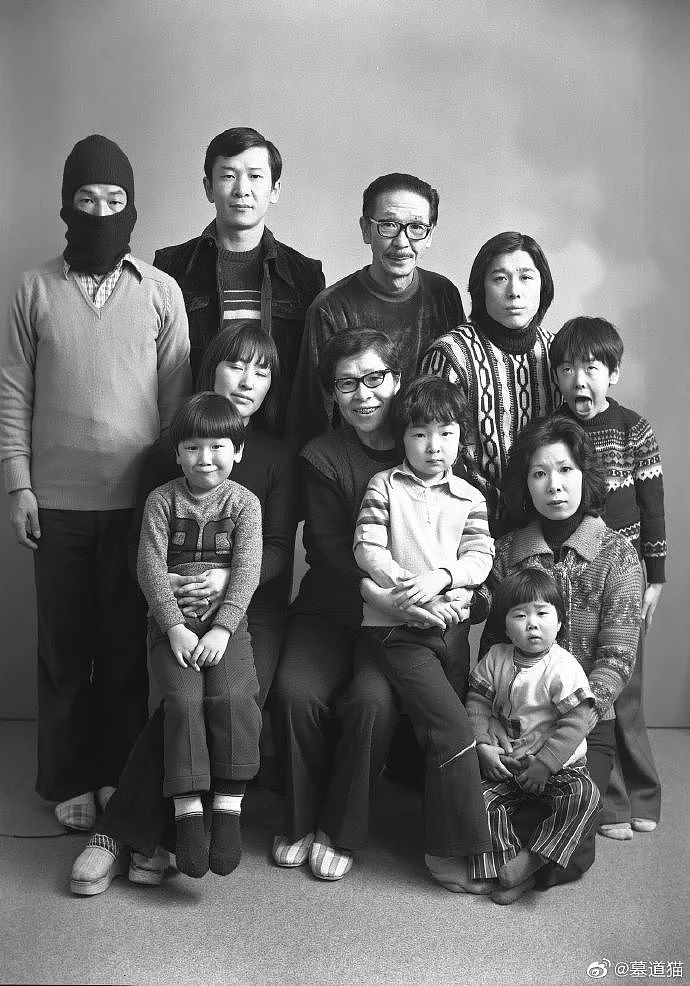 他每天给妻子拍一张照片，却让全网毛骨悚然：这不是爱情，是变态...（组图） - 10