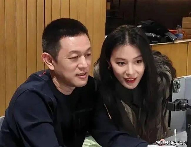 原来她是蔚来老板娘，曾是央视女主播才貌双全（组图） - 1