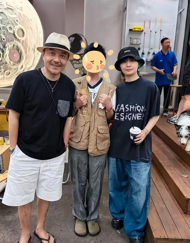 汪涵约周笔畅咖啡店叙旧,眼袋好大长了老年斑,两人坐街边像父女(组图) - 15
