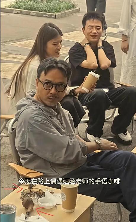 汪涵约周笔畅咖啡店叙旧,眼袋好大长了老年斑,两人坐街边像父女(组图) - 21