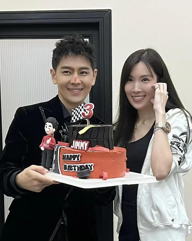 林志颖看林俊杰演唱会，小9岁妻子年轻漂亮，小志穿卫衣又帅又嫩（组图） - 10