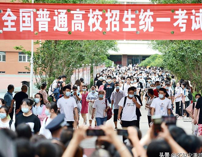 明星连高考祝福语都写错,网友:又一批绝望的文盲诞生(组图) - 1