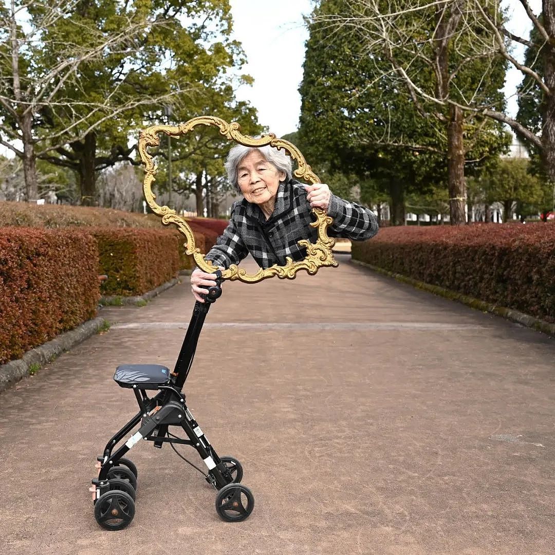 日本自拍奶奶97岁离世...72岁才学摄影，却一点不严肃！搞怪搞笑，有趣人生（组图） - 17