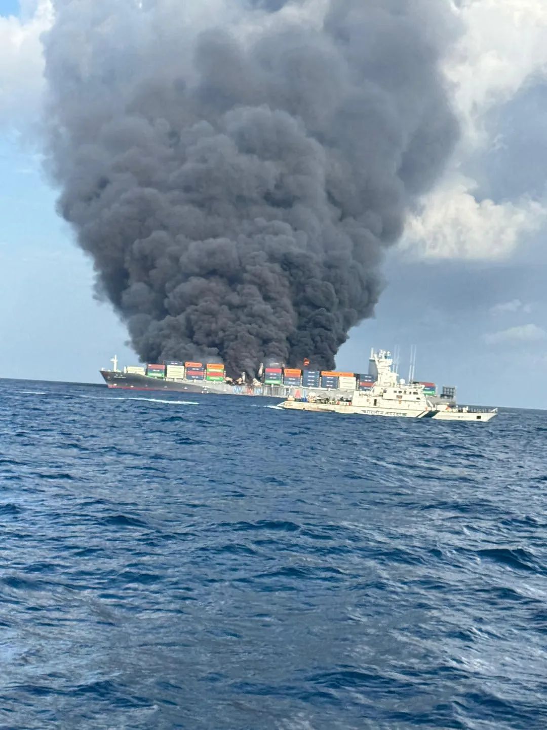 新加坡货船在印度海域爆炸,中国船员10人获救,最新细节曝光(组图) - 5