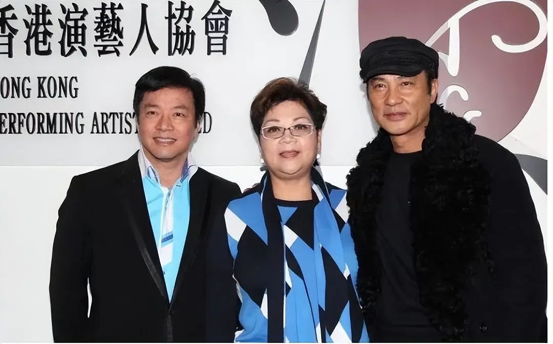 70岁任达华回山东老家收割麦子，被赞不输年轻人，曾在演出时遭手枪威胁（组图） - 8