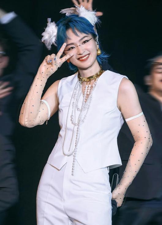 汪涵约周笔畅咖啡店叙旧,眼袋好大长了老年斑,两人坐街边像父女(组图) - 3