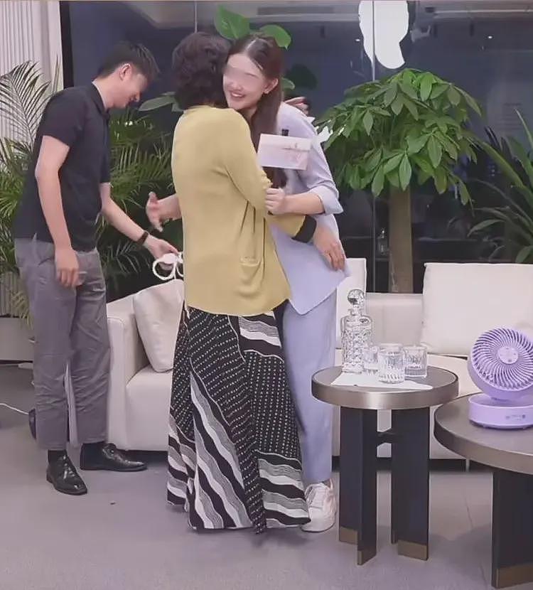 董明珠“老人味空调”曝光,网友:比玫瑰款更让人绷不住(组图) - 19