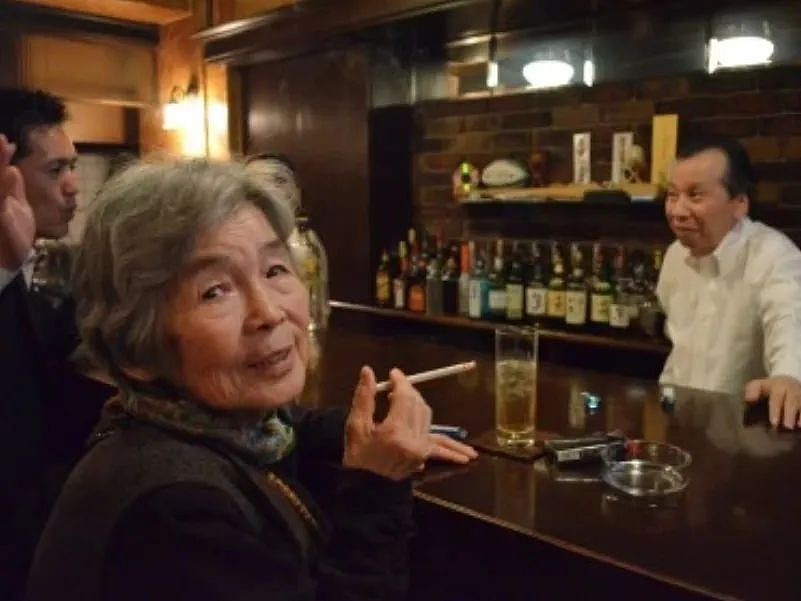 日本自拍奶奶97岁离世...72岁才学摄影，却一点不严肃！搞怪搞笑，有趣人生（组图） - 13