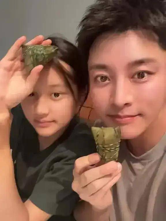 甜馨晒一家三口合照,回应贾乃亮李小璐复合传闻(组图) - 11