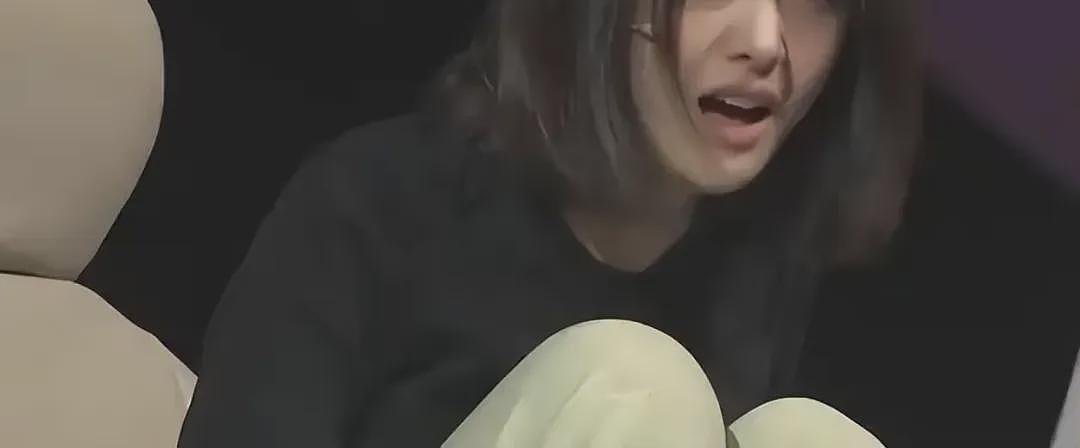 传郑爽在海外遭黑帮讨债？被暴打付钱保命，富豪靠山弃她而去（组图） - 1