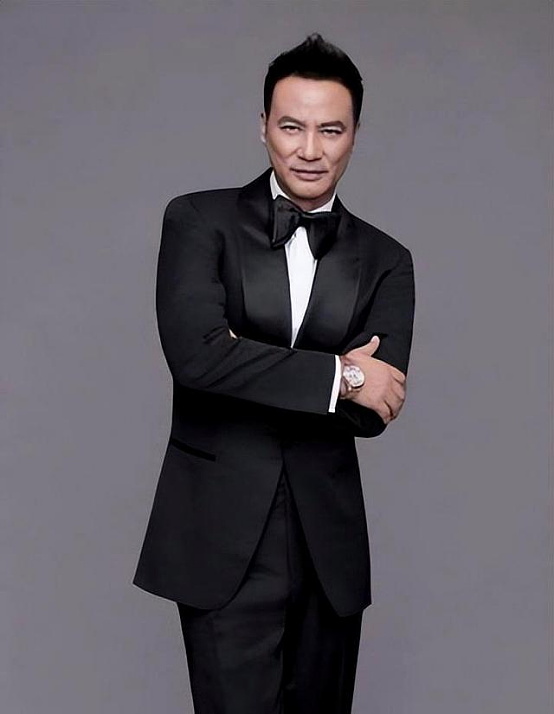 70岁任达华回山东老家收割麦子，被赞不输年轻人，曾在演出时遭手枪威胁（组图） - 5