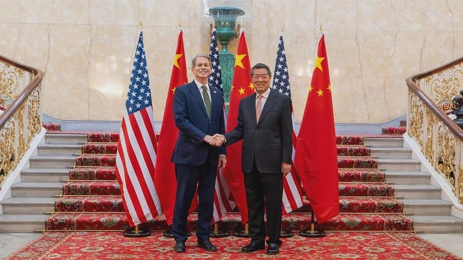 中美谈判持续进行，美财长贝森特提前离开伦敦（图） - 1
