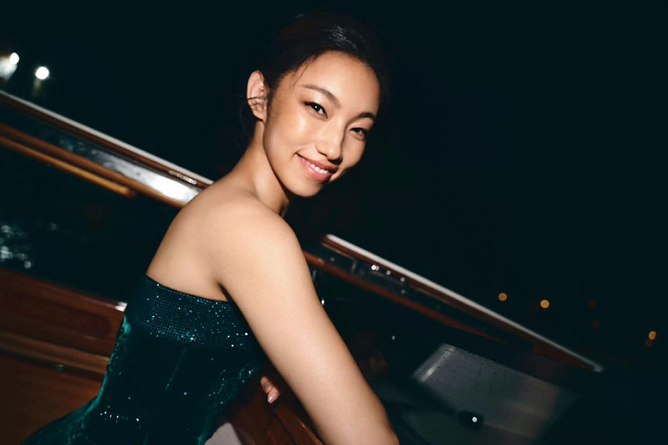 明星那尔那茜被曝疑钻“定向委培”政策空子,央视删除关联内容(组图) - 1
