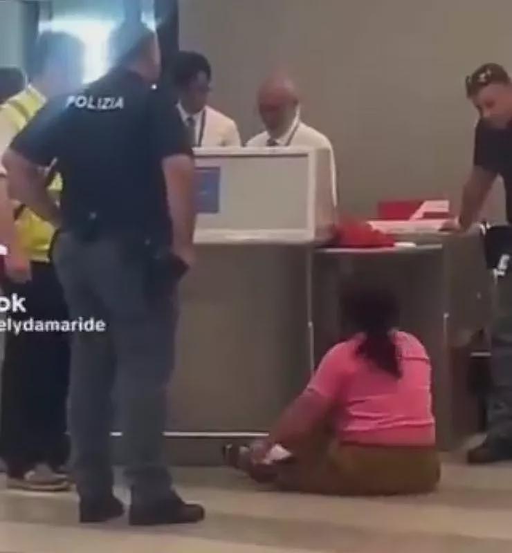 行李超重遭拒登机！华人妇女躺米兰机场撒泼打滚（视频/图） - 1