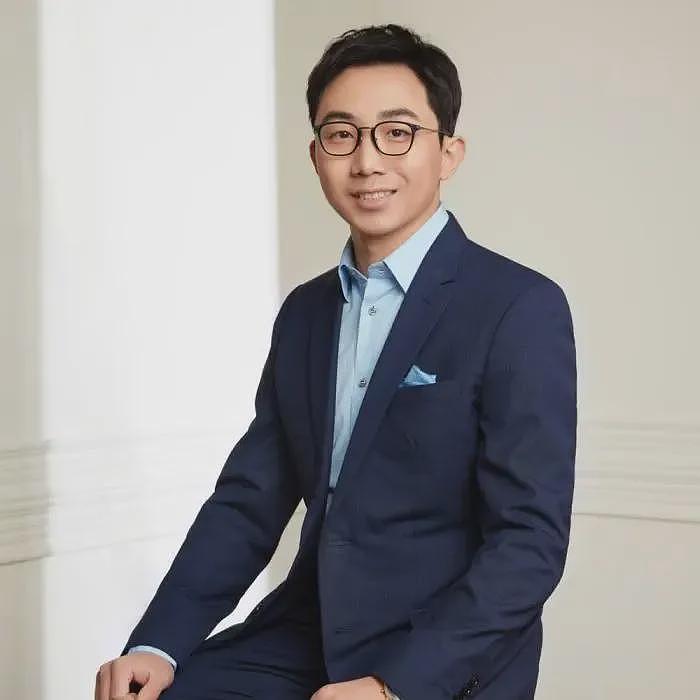靠“玩具”登顶河南首富，揭秘Labubu背后的男人（组图） - 1