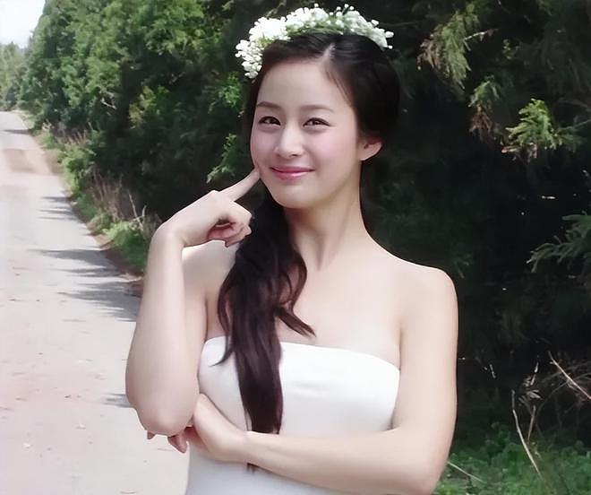 45岁金泰希为医美代言，脸油到反光，曾经的“自然美女”不复存在（组图） - 6