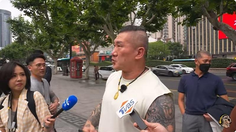 台湾网红馆长游上海，当众被逼问“你是哪国人”？离开后变脸大骂：中华民国啊，真他X脑弱（视频/组图） - 1