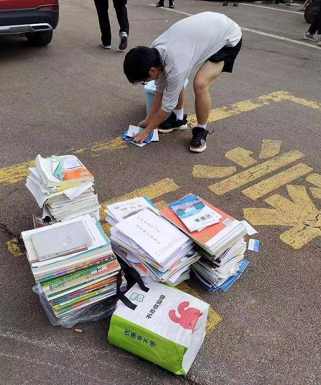 挑扁担的女孩火了！本人发声：暑假想摆摊卖凉粉，理想是当老师（组图） - 10