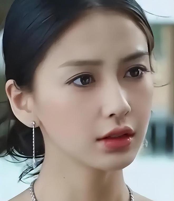 杨颖现身权志龙演出，疑与男模共住酒店，粉丝怒斥：不长脑子（组图） - 15