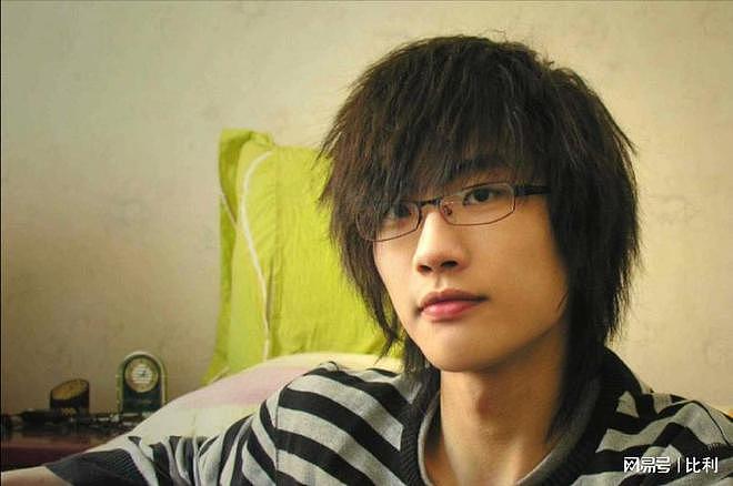 乐坛鲁迅?被嘲过气歌手的许嵩,打了个漂亮翻身仗,难怪央视怒赞(组图) - 25