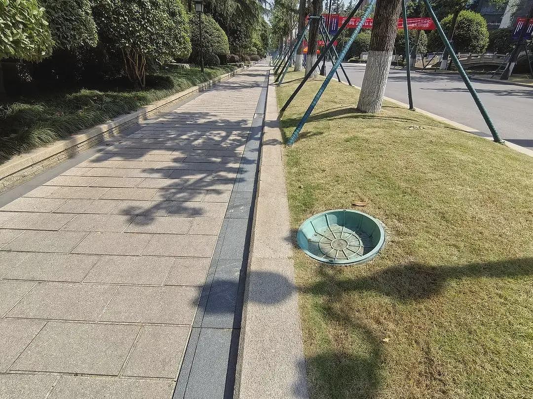 重庆一大学生校内坠井致腿部受伤，学校回应（组图） - 4