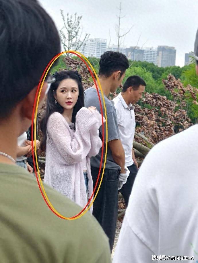 46岁陈乔恩被偶遇，生图白白嫩嫩！网友：真人比上镜好看太多（组图） - 1