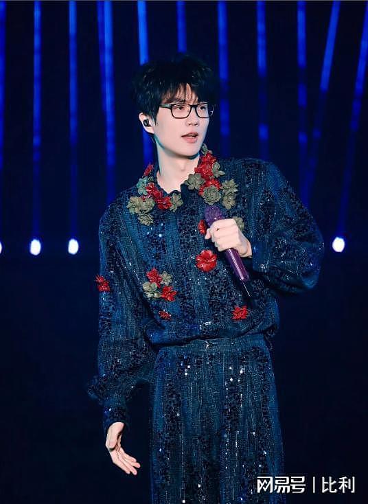 乐坛鲁迅?被嘲过气歌手的许嵩,打了个漂亮翻身仗,难怪央视怒赞(组图) - 3