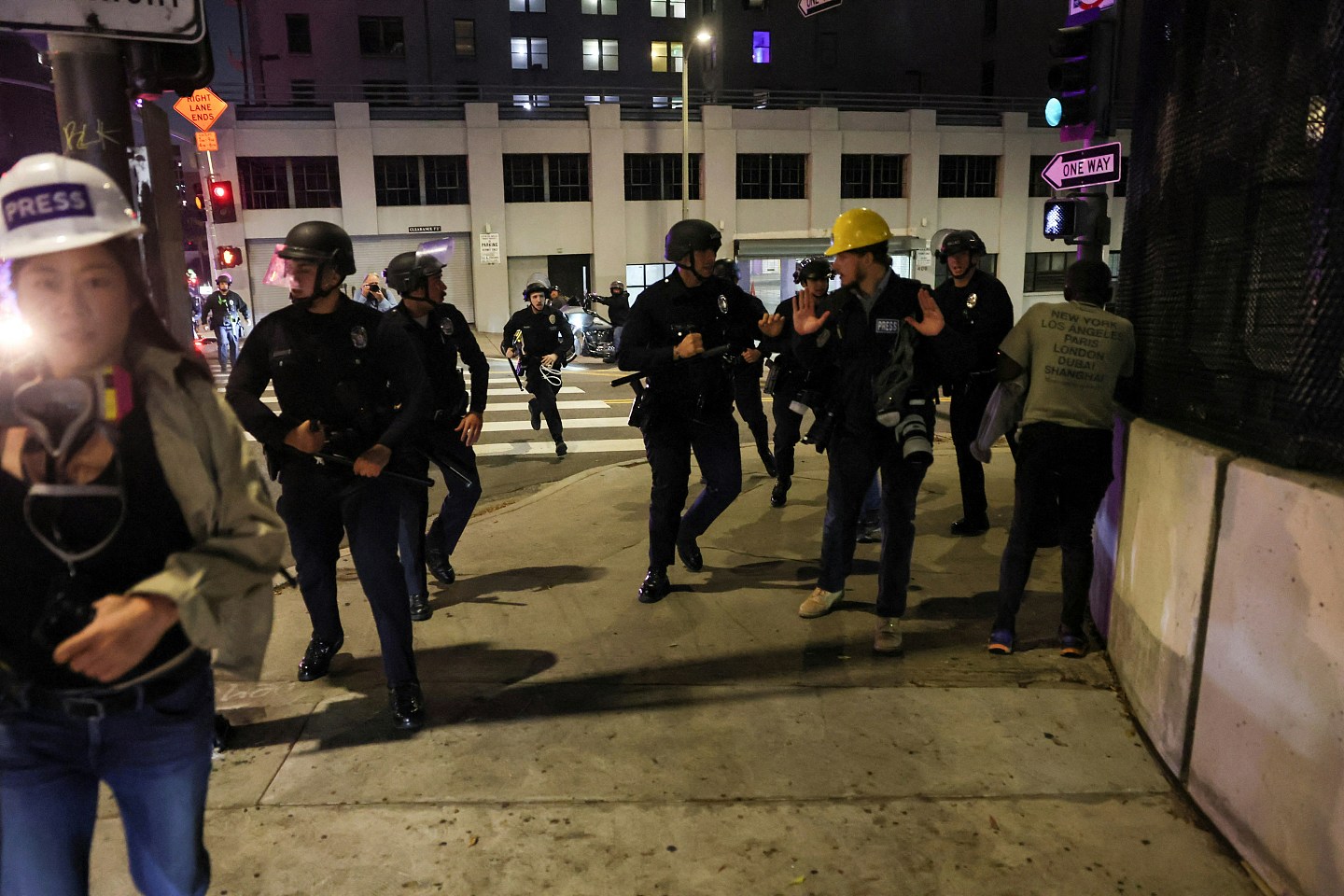 洛杉矶骚乱持续，华盛顿州斯波坎市进入紧急状态，已实施宵禁（视频/组图） - 8