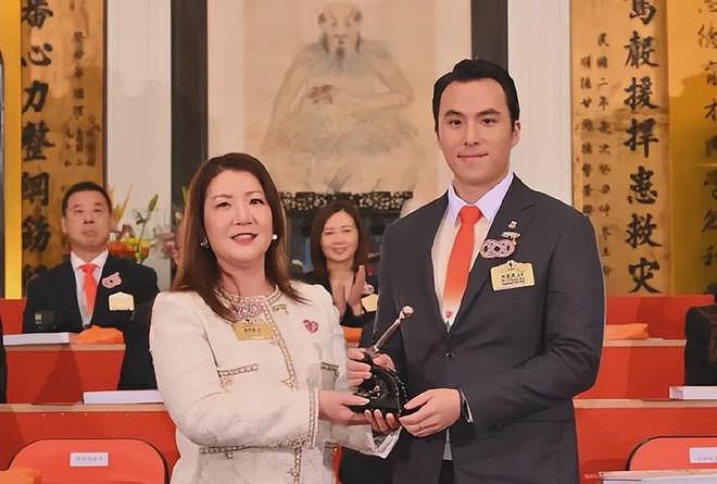 赌王长孙女摆摊赚钱太唏嘘,和家族成员甚少往来,后代境遇大不同(组图) - 14