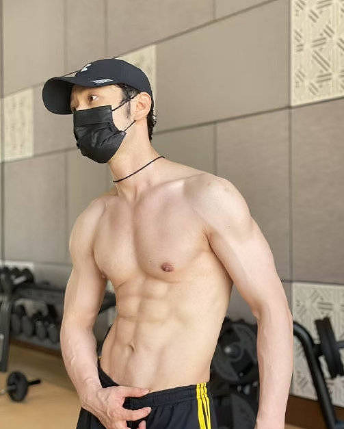杨子与黄晓明合照认不出！被网友辣评都不像他了（组图） - 4