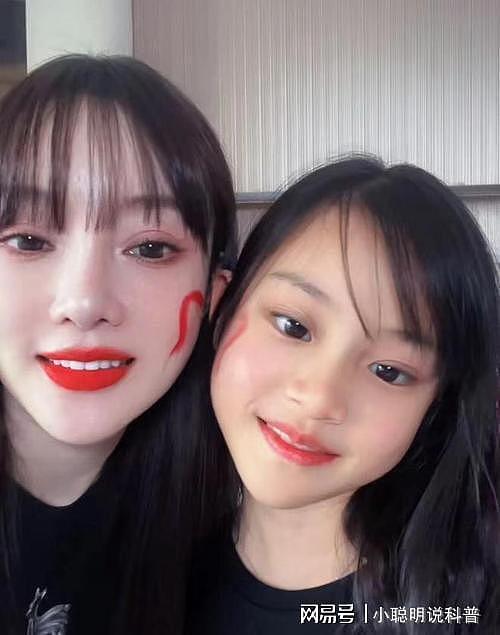甜馨晒全家福，称不希望父母复合，李小璐犯下的错，女儿却买了单（组图） - 17