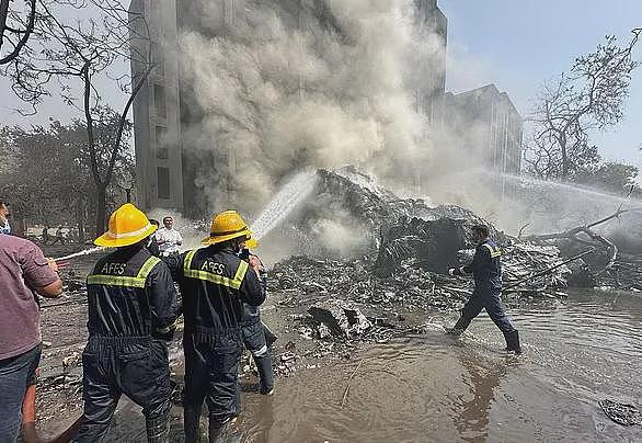 无人生还!印度飞英国航班坠毁,现场已发现百具遗体…(组图) - 22