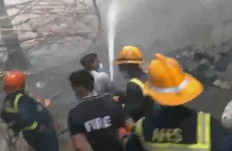 无人生还!印度飞英国航班坠毁,现场已发现百具遗体…(组图) - 21