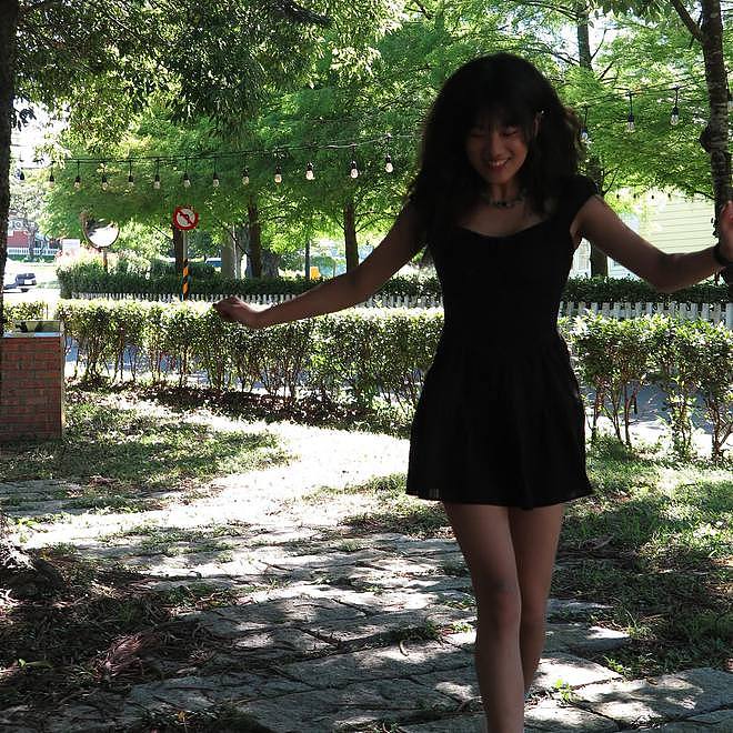 贾静雯19岁女儿梧桐妹被质疑已辍学，分享街拍变漂亮了（组图） - 6