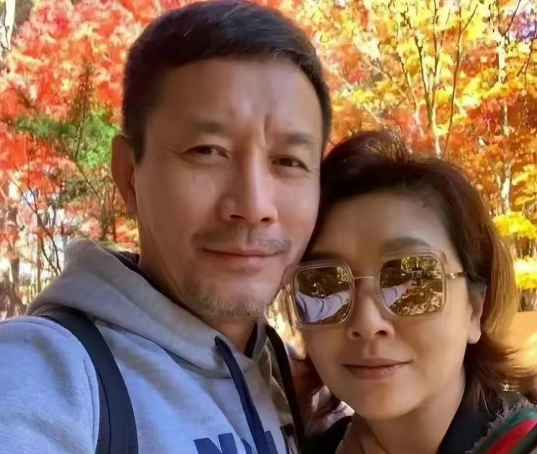 【情感】55岁田小洁演大反派爆红,再婚妻子竟是江珊,中年爱情比初恋还甜(组图) - 8