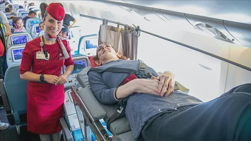世界最高女人想环游世界！然而长太高飞机坐不下，一次得买6个座，躺着飞...（组图） - 6
