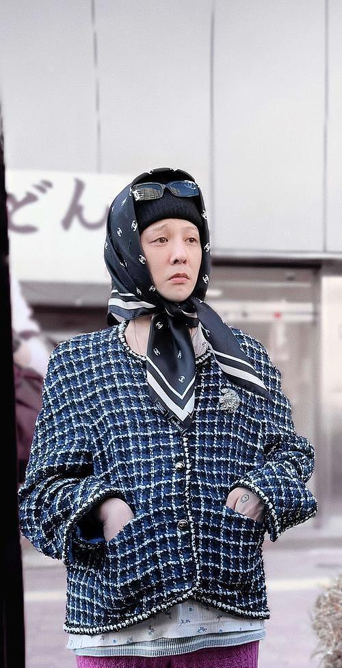 杨颖现身权志龙演出，疑与男模共住酒店，粉丝怒斥：不长脑子（组图） - 1