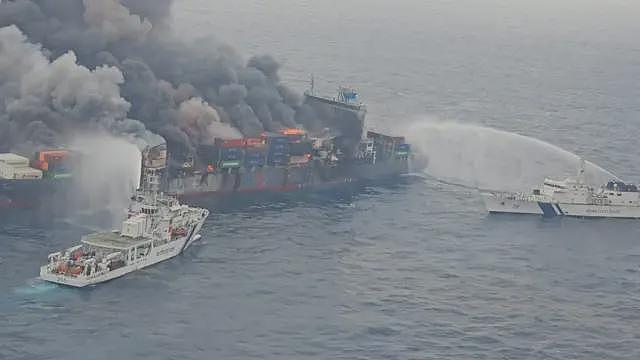 新加坡籍货轮在印度外海起火,四名船员失踪(图) - 1