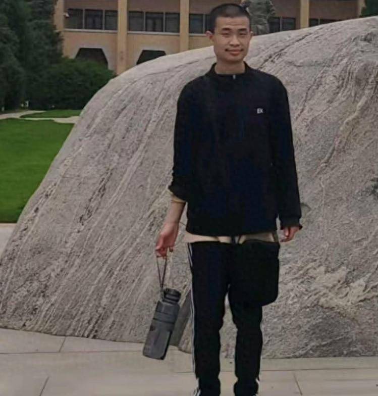 韦东奕涨粉速度获得世界纪录认证,每分钟涨440个,第一名的刘德华(组图) - 1